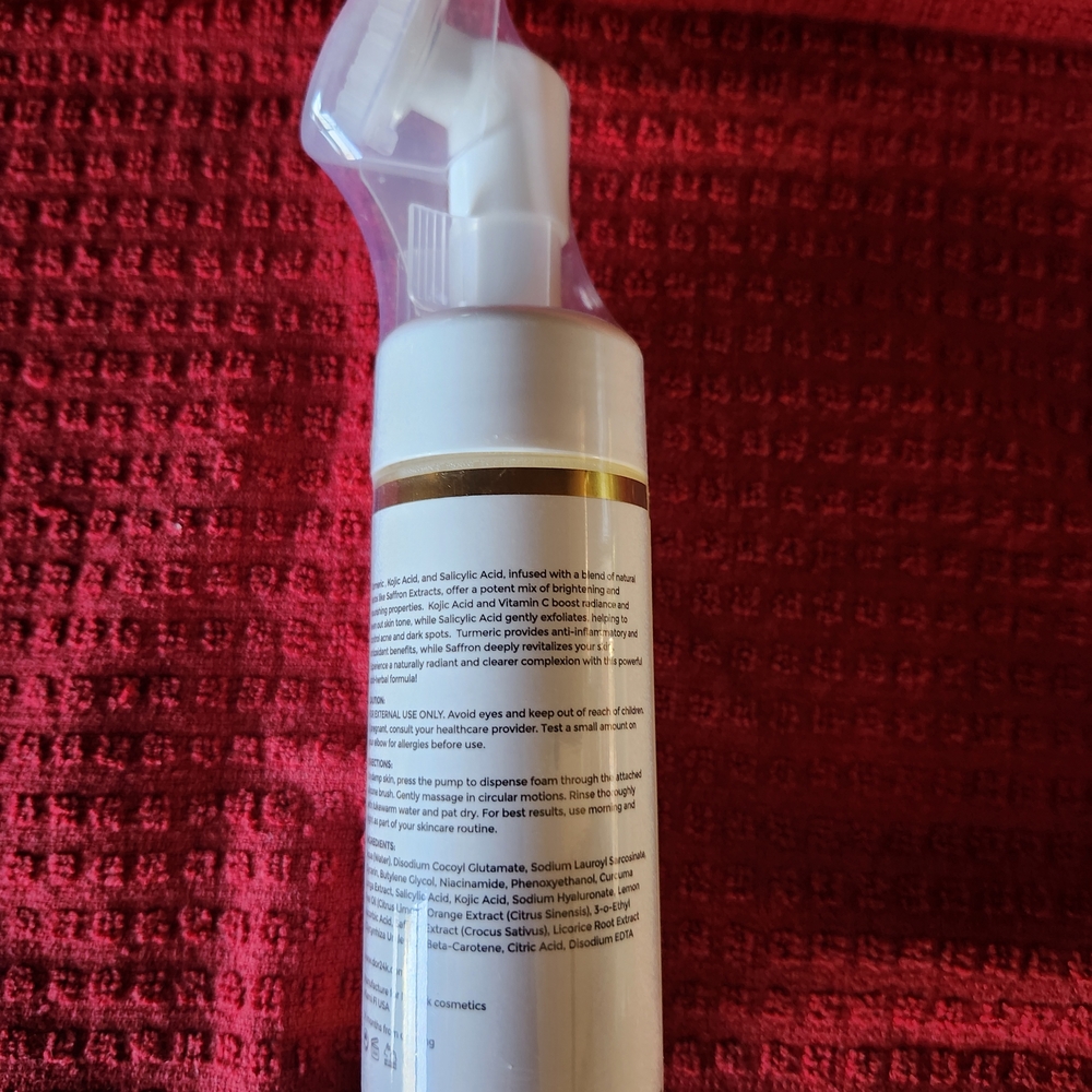 D'OR24K Prestige Turmeric Mousse Facial Cleanser - White and Gold - Picture 3 of 5